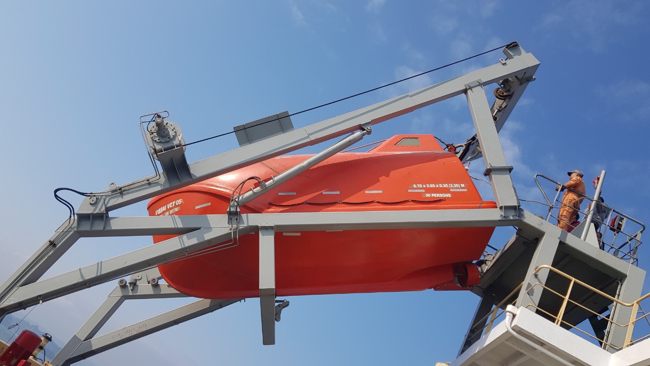 Bảo dưỡng, sửa chữa các trang thiết bị cứu sinh - cứu hỏa của tàu